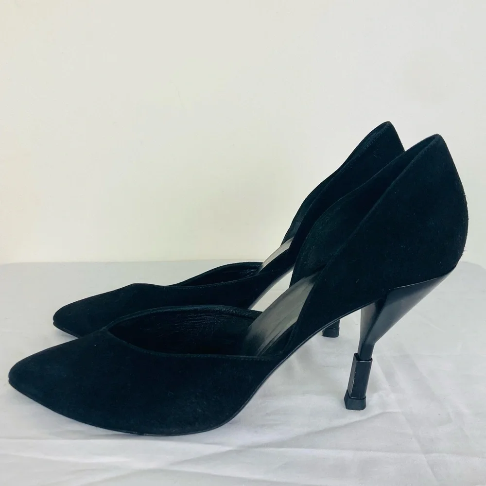 Pierre Hardy classic D’Orsay pointed toe pump in black suede. Made in Italy. 40